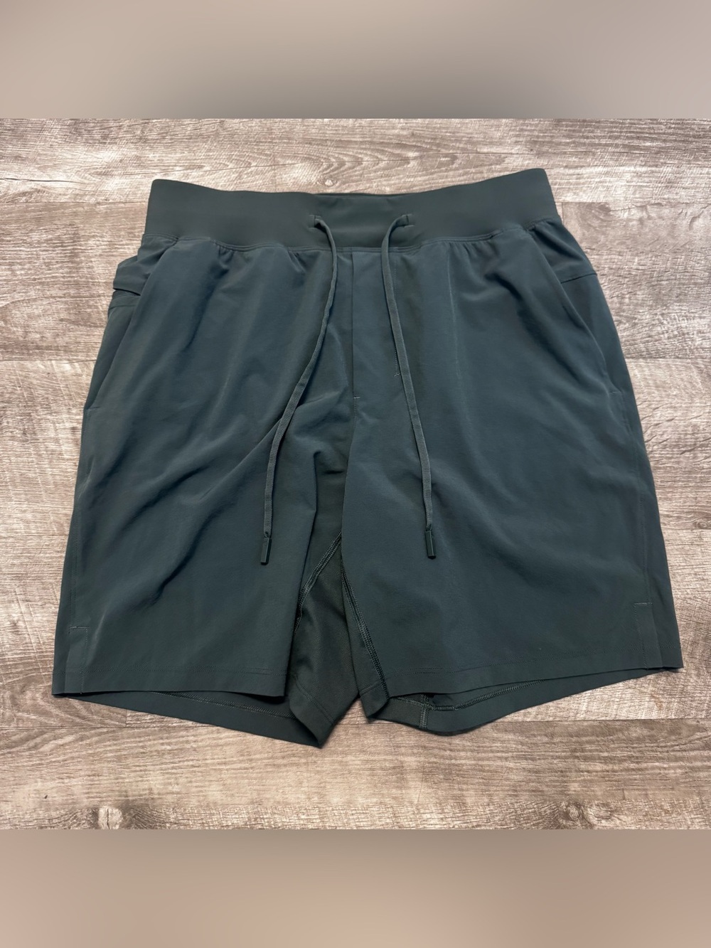 Lululemon T.H.E Short Linerless 7" Olive Green Mens Sz. S